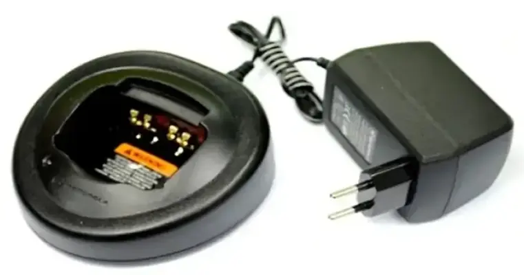 Desktop Charger Motorola NNTN8224 untuk HT Motorola XiR P8668i.