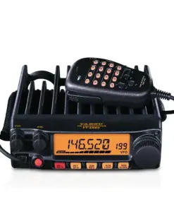 Radio rig Yaesu FT-2980R dengan microphone.