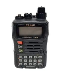 HT Yaesu VX-6R tampak depan tanpa antena.