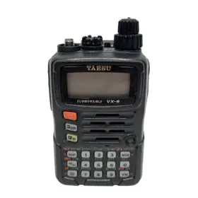 Yaesu VX-6R | Rakomindo HT Yaesu VX-6R tampak depan tanpa antena.