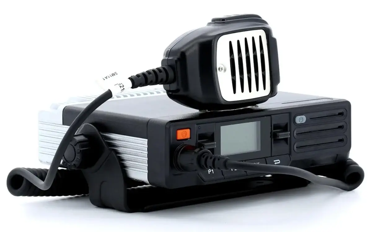 Hytera MD628 | Kontraktor Radio Komunikasi Radio rig mobile digital atau base station radio Hytera MD628.