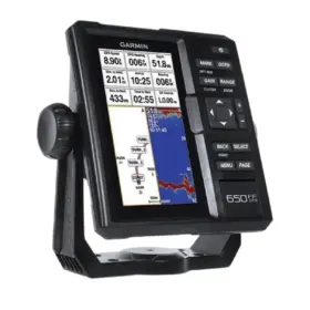 GPS chartplotter Garmin FF 650 GPS yang terpasang di penyangga, menampilkan peta navigasi dan data di layar.