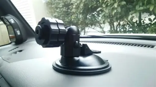 Icom MBF-1 | Rakomindo Posisi braket Icom MBF-1 di dalam kendaraan.